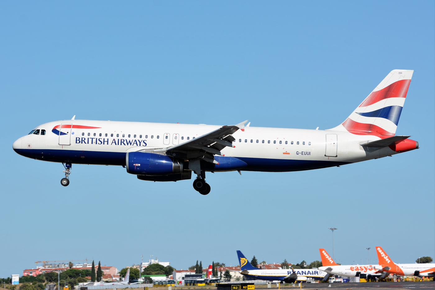 G-EUUI · Airbus A320-232 · (LIS / LPPT)