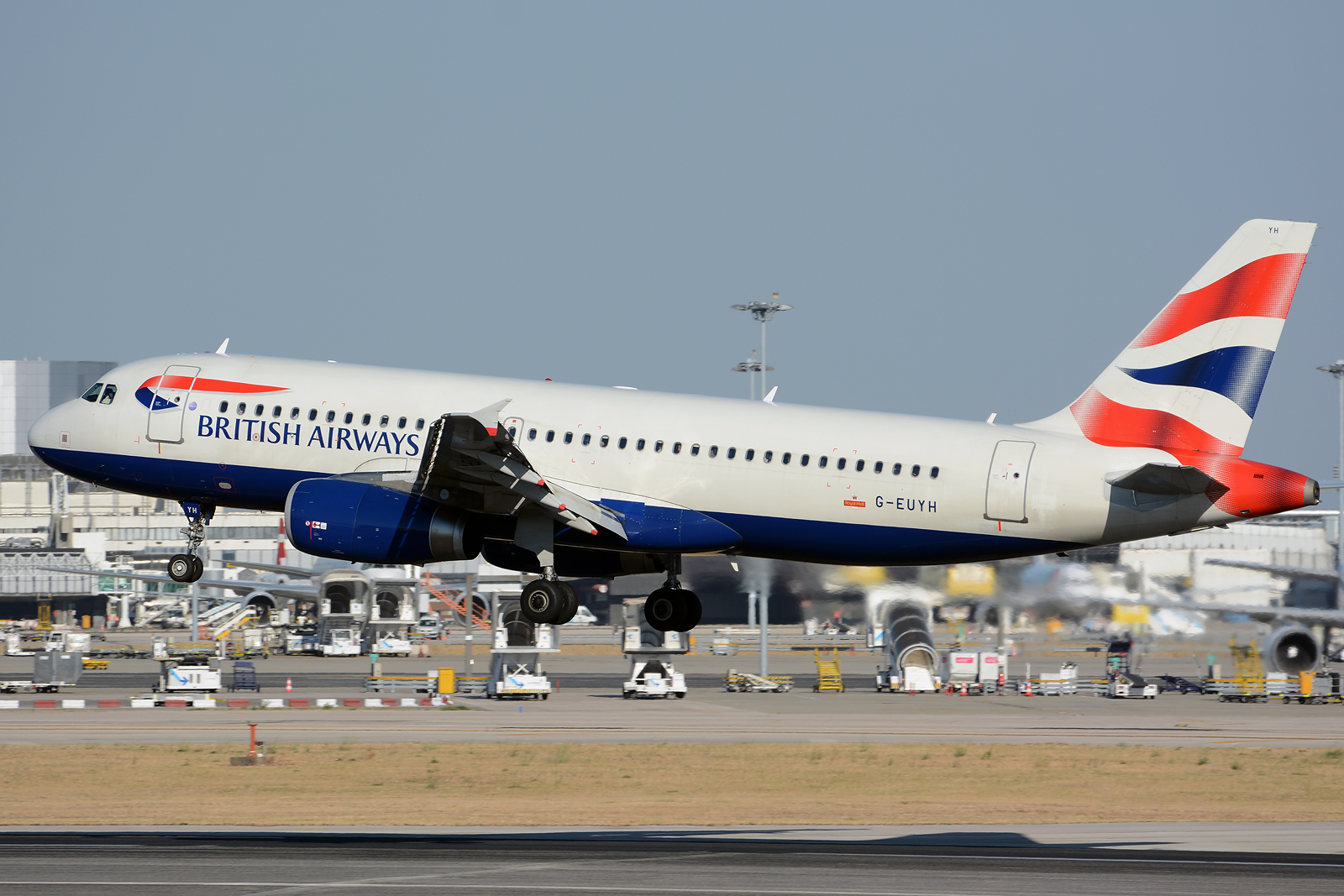 G-EUYH · Airbus A320-232 · (LIS / LPPT)