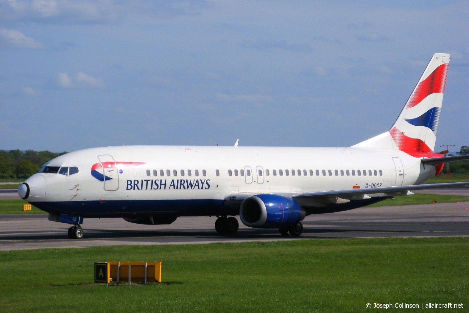 G-DOCZ (cn 25858) Boeing 737-436