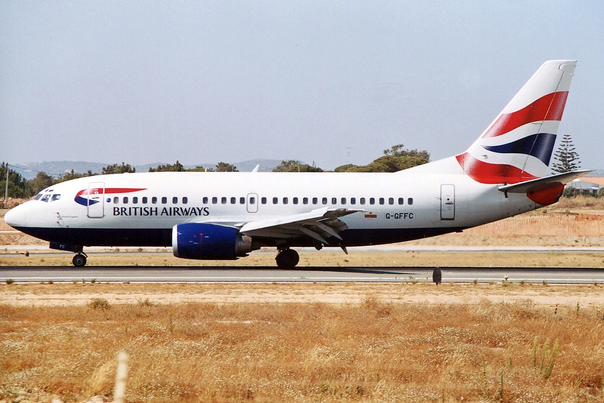 G-GFFC · Boeing 737-505 · (FAO / LPFR)