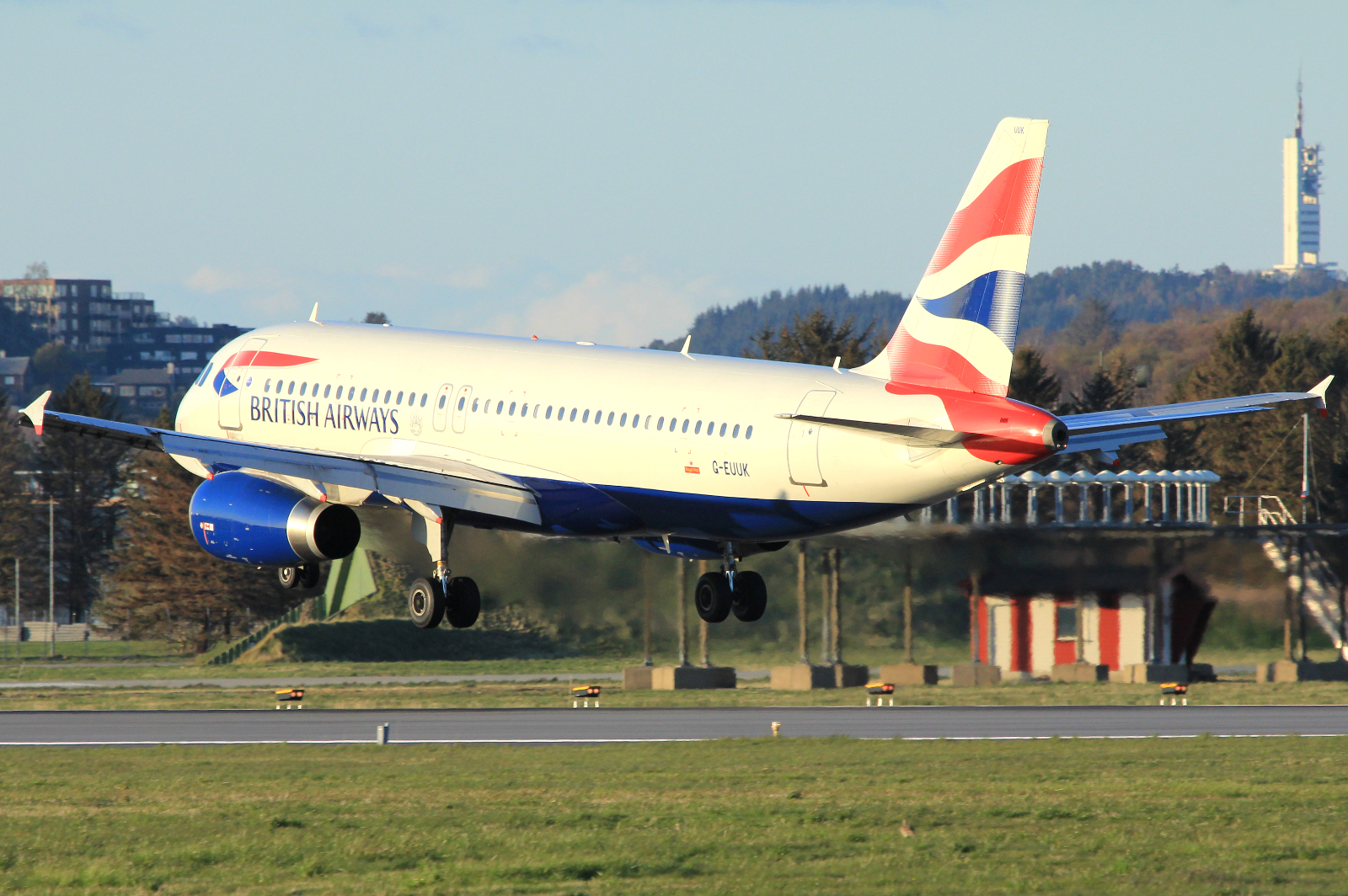 G-EUUK (1899) 2002 Airbus A320-232