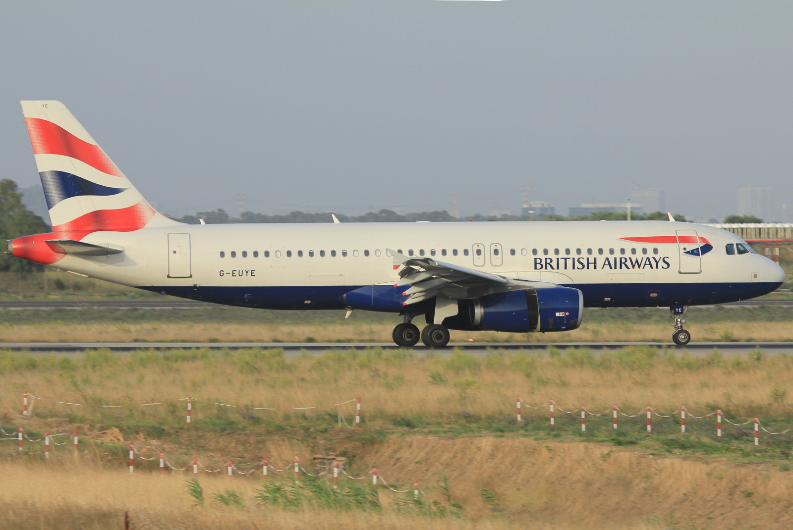 G-EUYE · Airbus A320-232 · (FCO / LIRF)