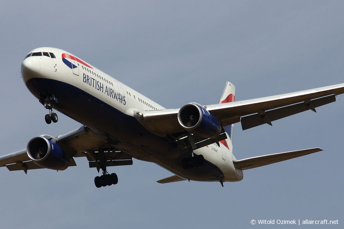 G-BNWX (cn 25832) Boeing 767-336ER