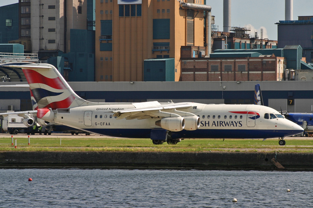 G-CFAA (cn E03373) BAe Avro RJ100
