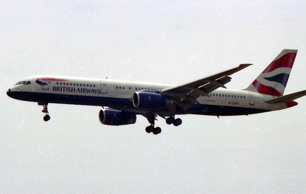 G-CPET · Boeing 757-236 · (LIS / LPPT)