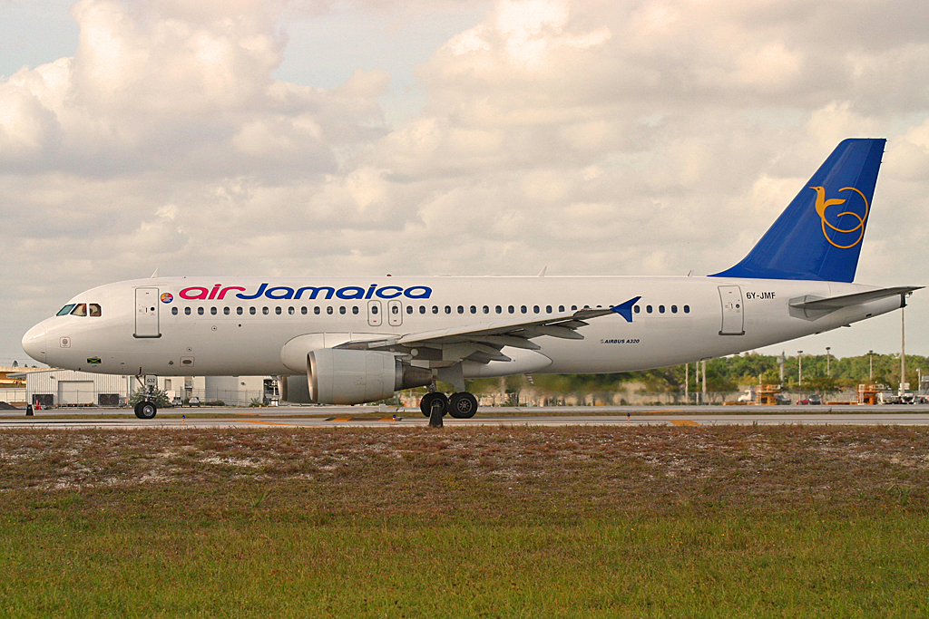 6Y-JMF (1213) 2000 Airbus A320-214