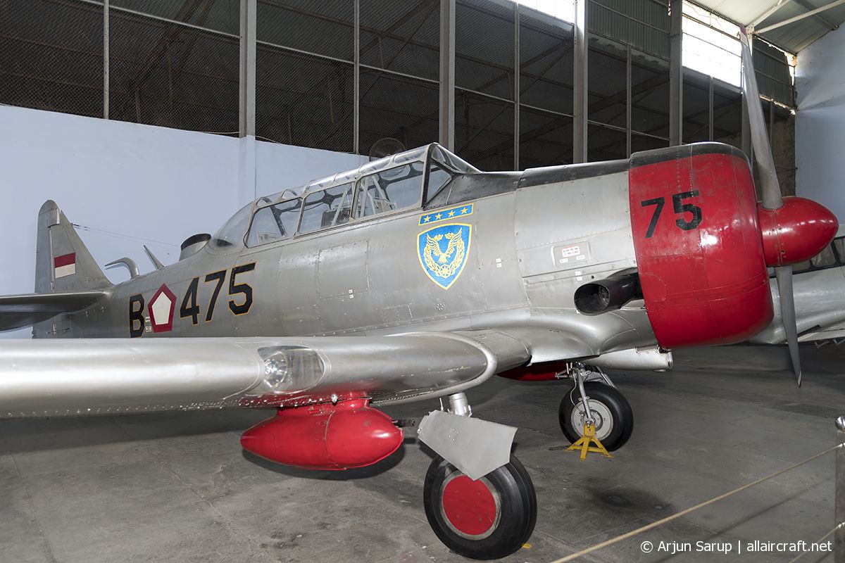 B-475 Noorduyn Harvard II