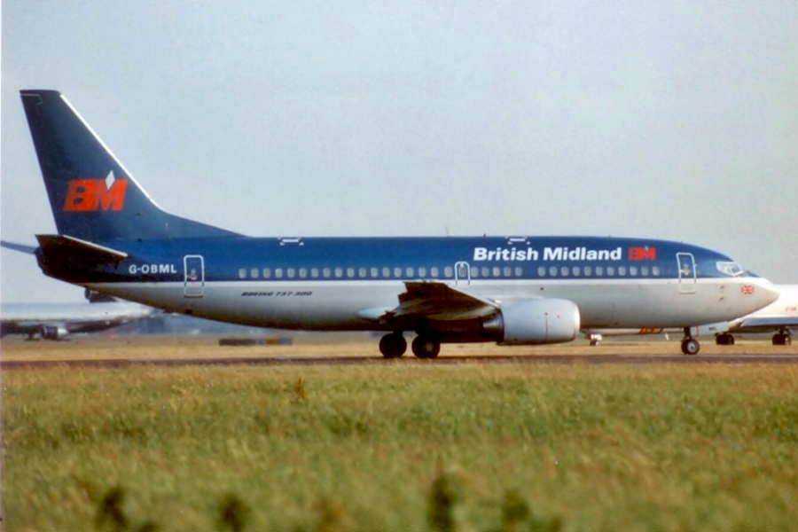 G-OBML · Boeing 737-3Q8 · (LHR / EGLL)