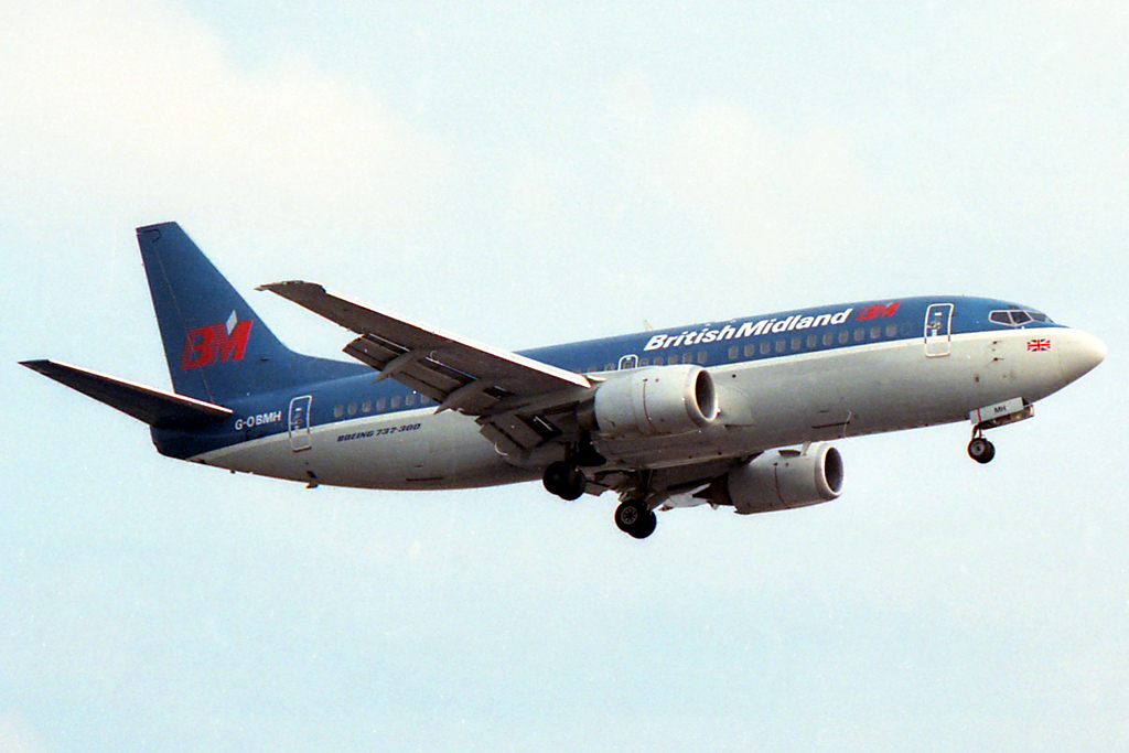 G-OBMH (cn 24460) Boeing 737-33A