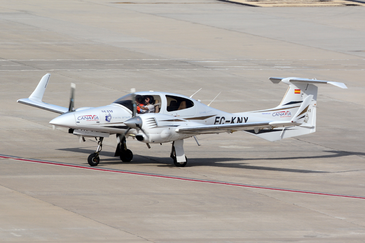 EC-KNY (42-320) Diamond DA-42 Twin Star