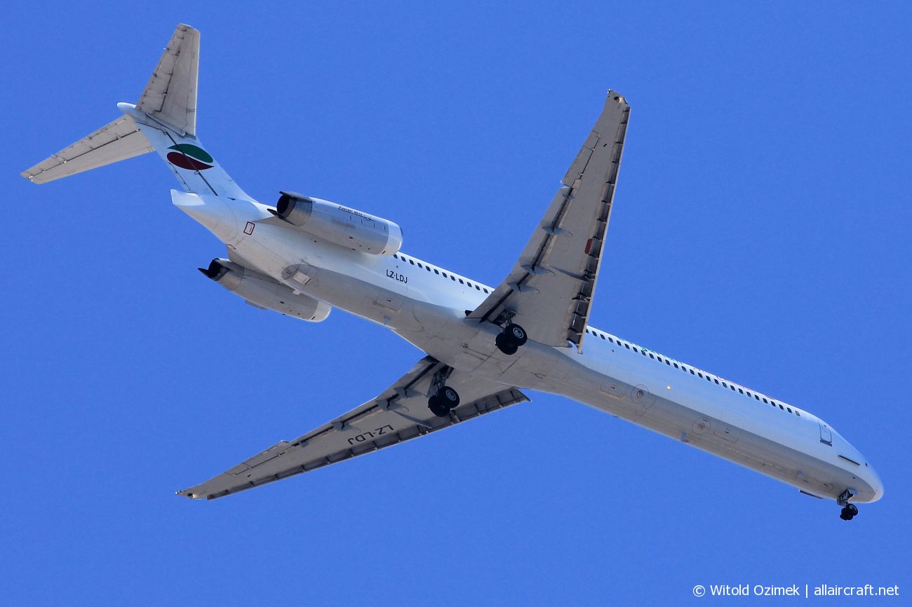 LZ-LDJ · McDonnell Douglas MD-82 · (HER / LGIR)