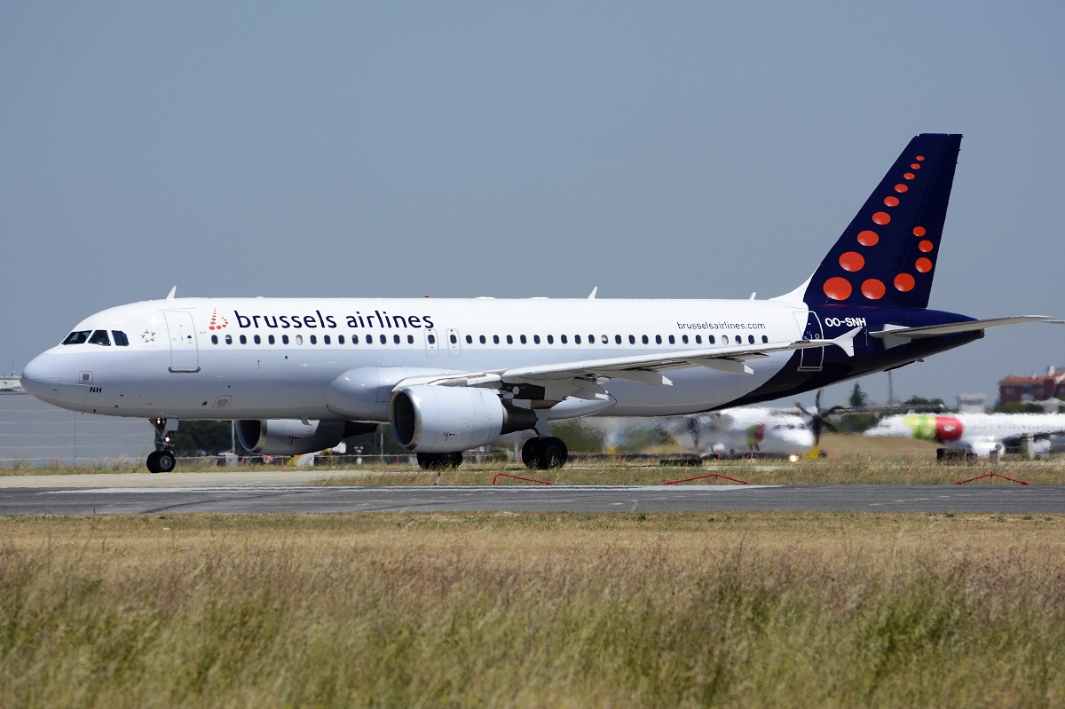OO-SNH · Airbus A320-214 · (LIS / LPPT)