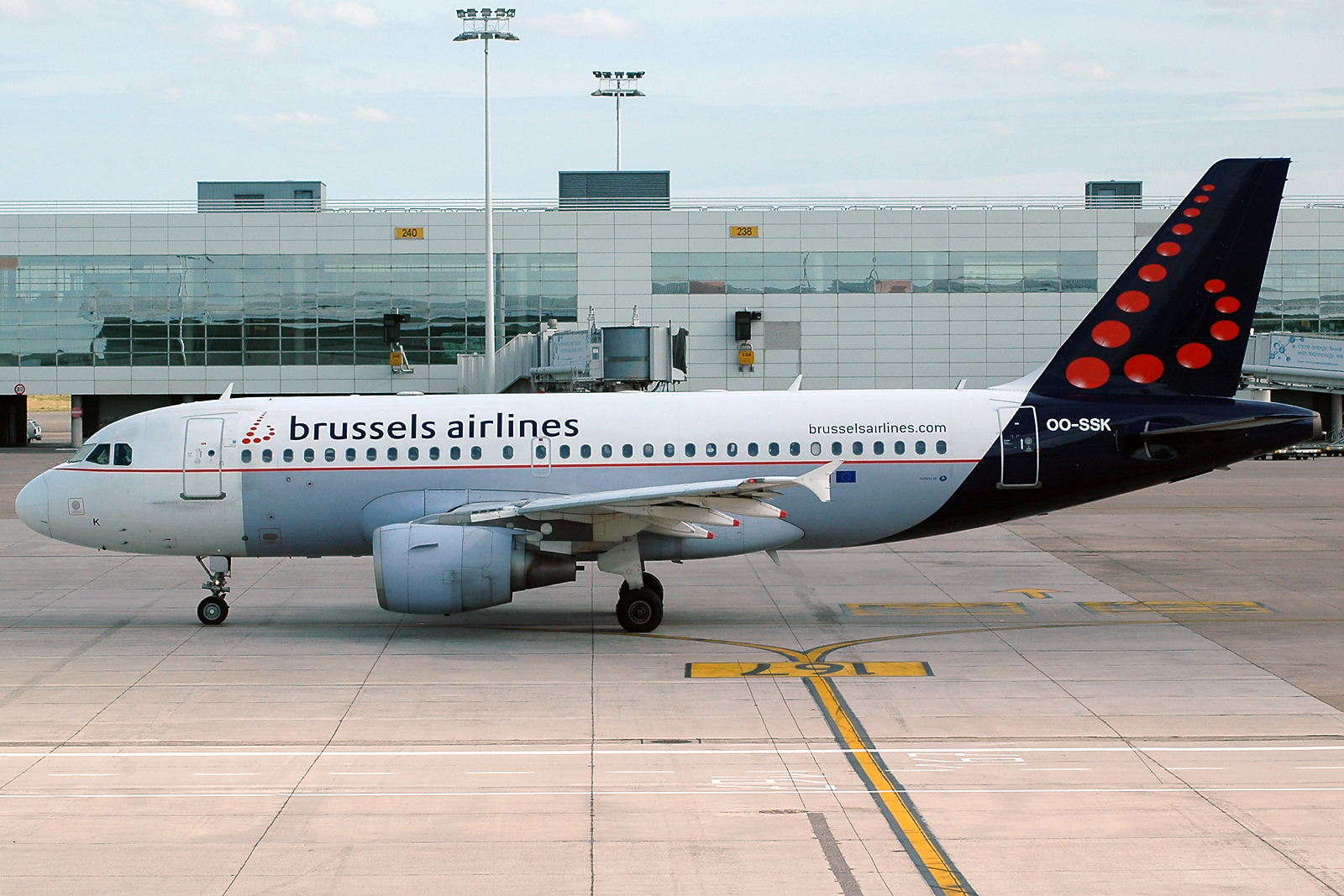 OO-SSK (1336) 2000 Airbus A319-112