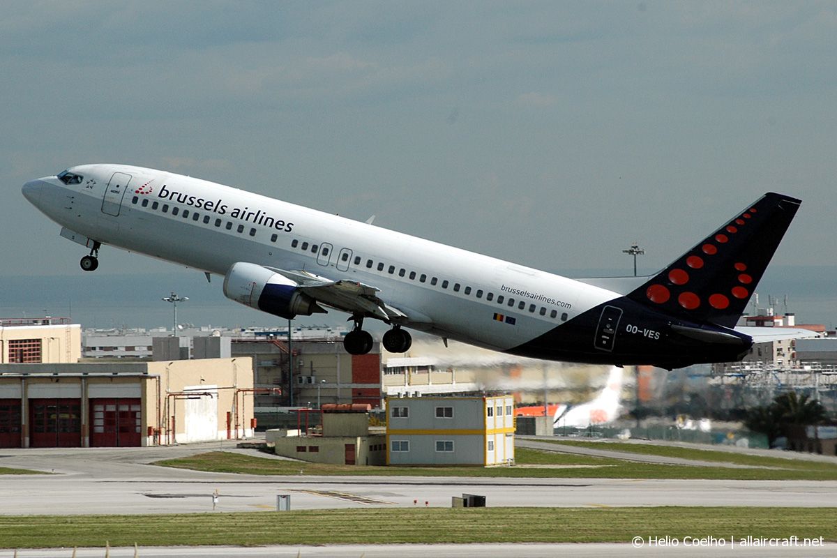 OO-VES · Boeing 737-46Q · (LIS / LPPT)