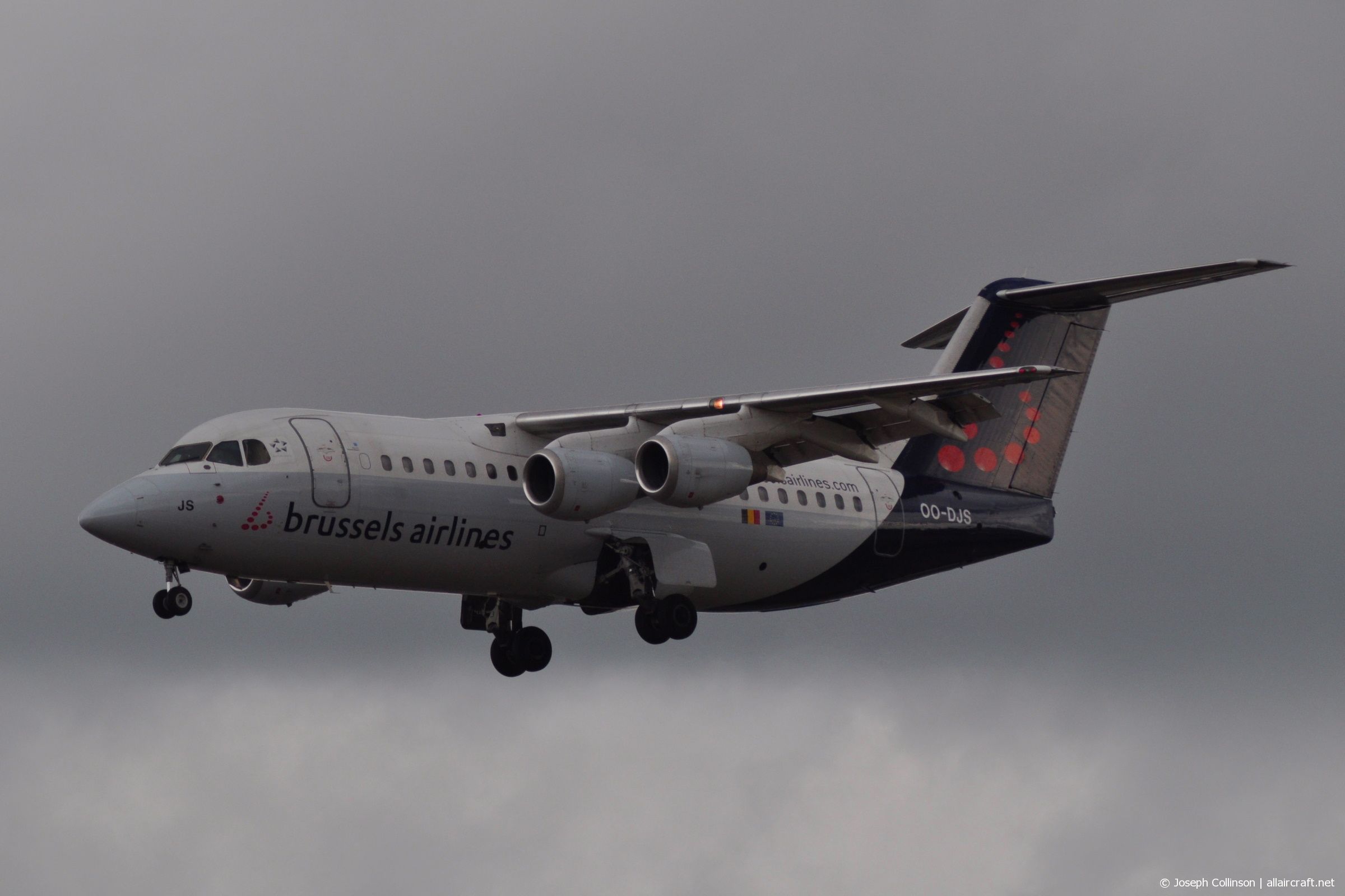 OO-DJS (cn E2292) BAe Avro RJ85