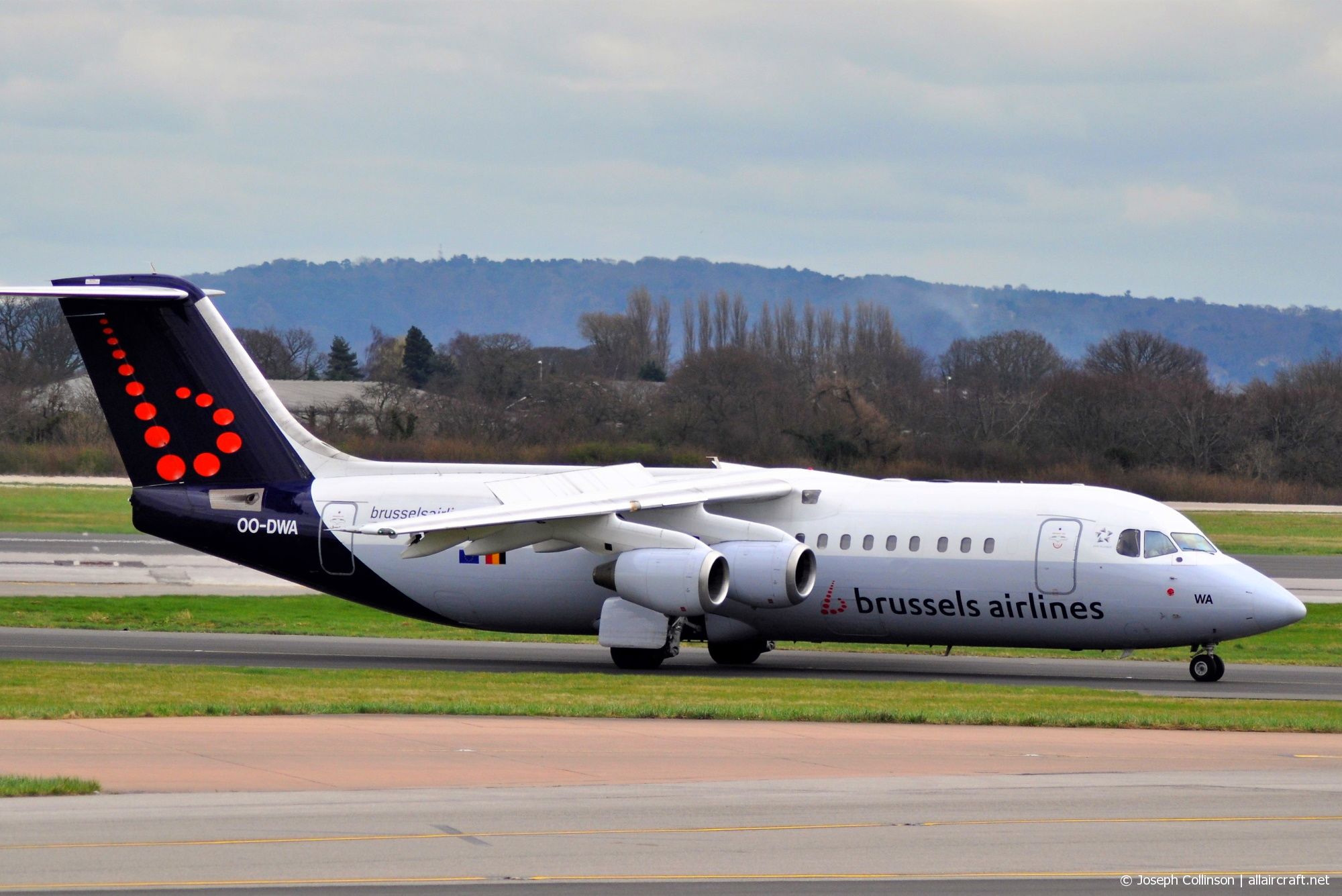OO-DWA (cn E3308) BAe Avro RJ100