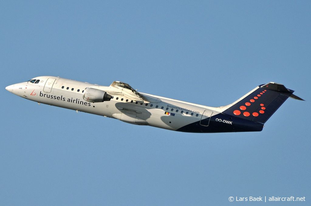 OO-DWK (cn E3360) BAe Avro RJ100