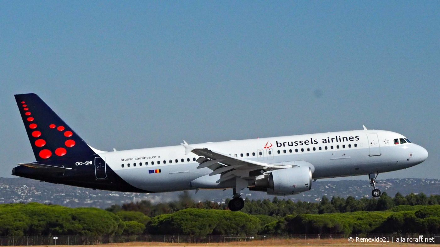 OO-SNI (1983) 2003 Airbus A320-214