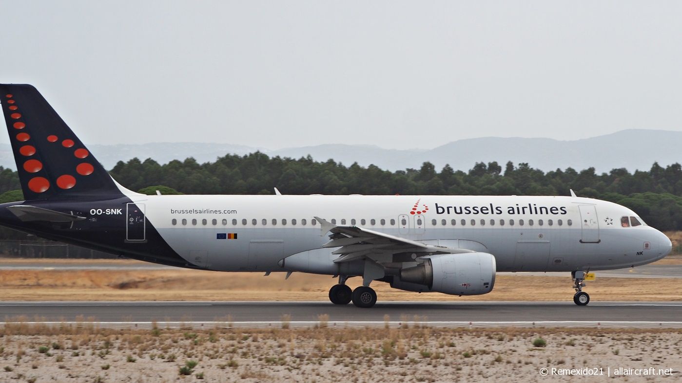 OO-SNK · Airbus A320-214 · (FAO / LPFR)