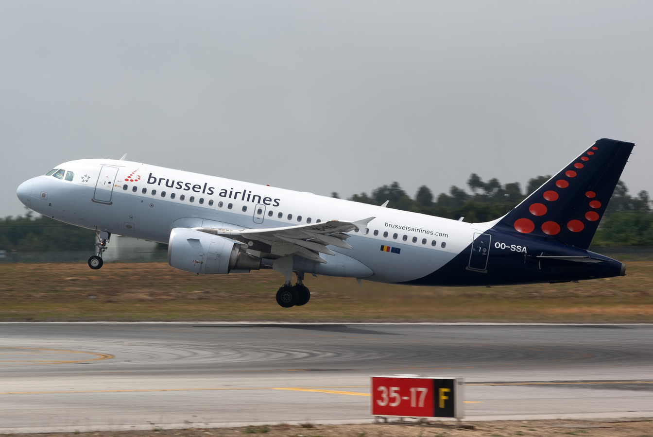 OO-SSA · Airbus A319-111 · (OPO / LPPR)