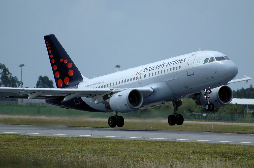 OO-SSG · Airbus A319-112 · (OPO / LPPR)