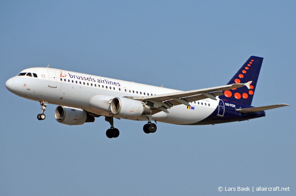 OO-TCH (1929) 2003 Airbus A320-214
