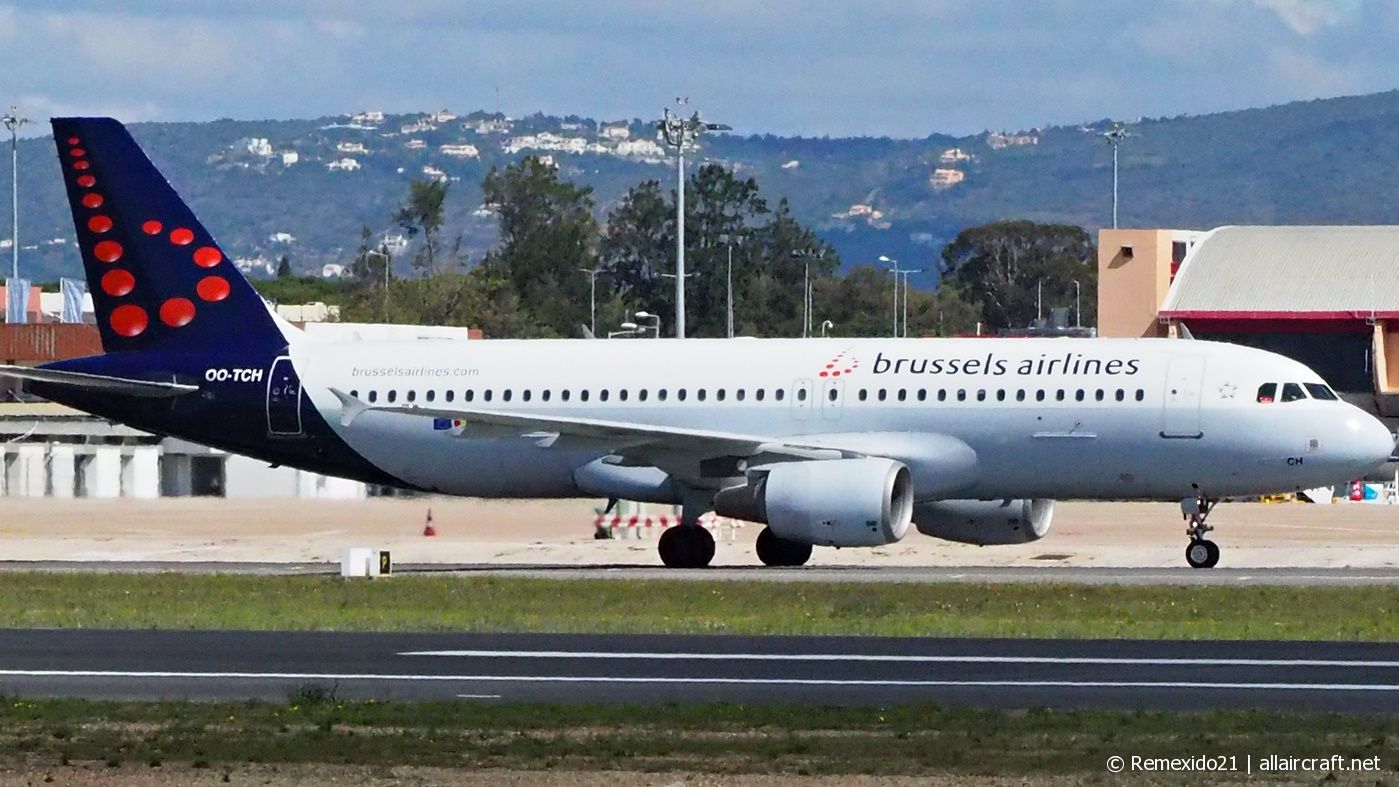 OO-TCH (1929) 2003 Airbus A320-214
