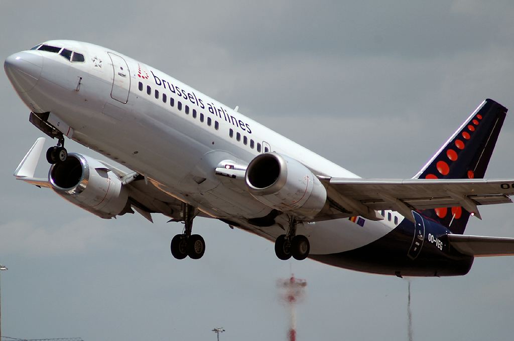 OO-VEG · Boeing 737-36N · (FAO / LPFR)