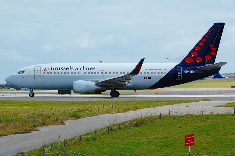 OO-VEH · Boeing 737-36N · (LIS / LPPT)
