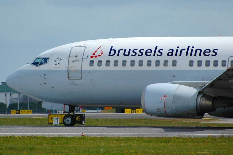 OO-VEH · Boeing 737-36N · (LIS / LPPT)