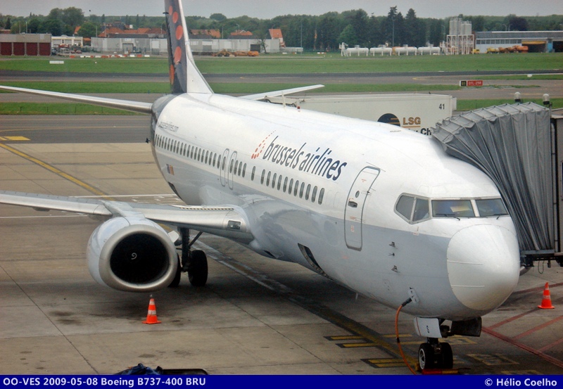 OO-VES (cn 28493) Boeing 737-46Q