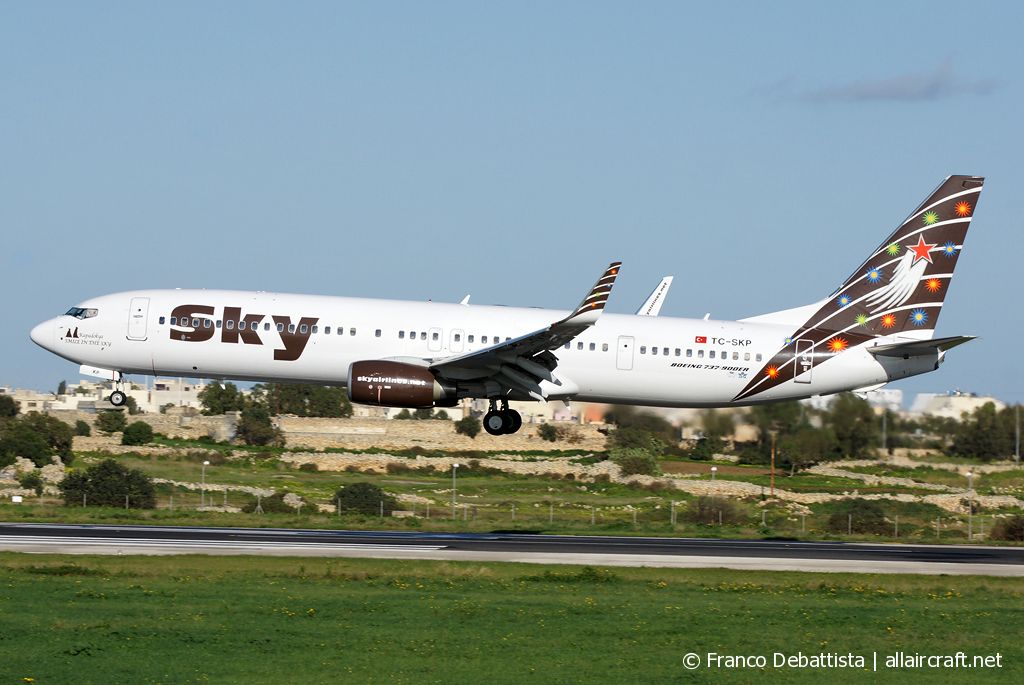 TC-SKP · Boeing 737-94XER(WL) · (MLA / LMML)