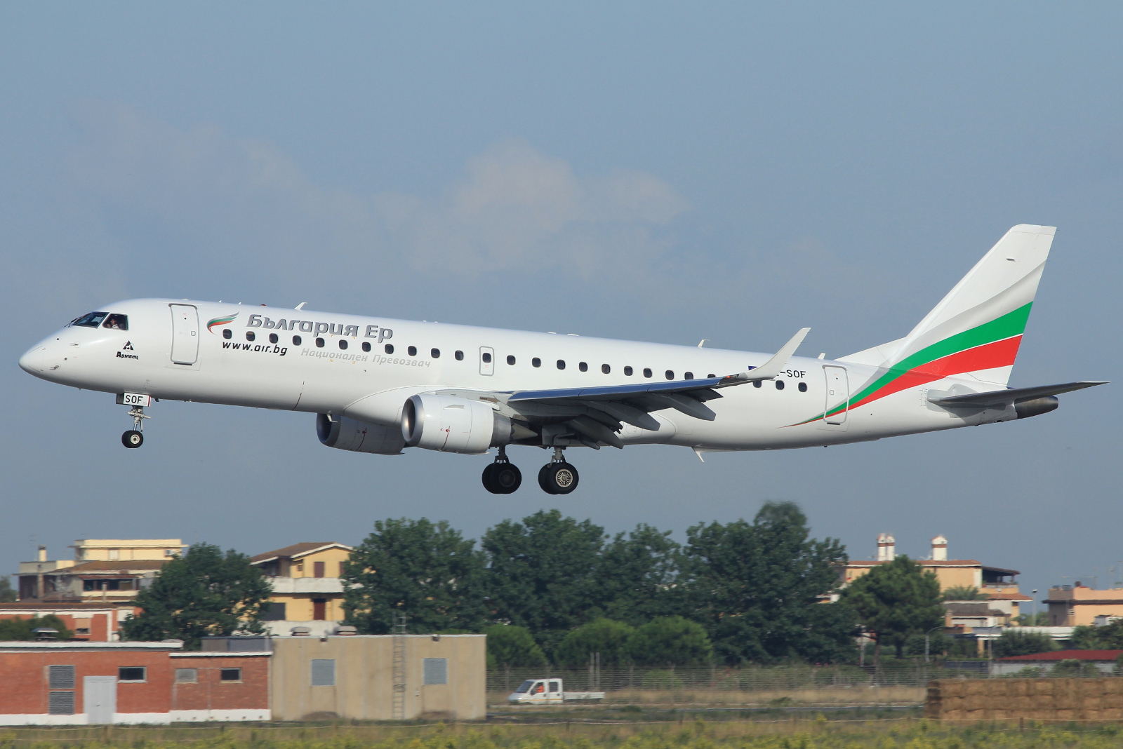 LZ-SOF (cn 19000492) Embraer 190-100IGW