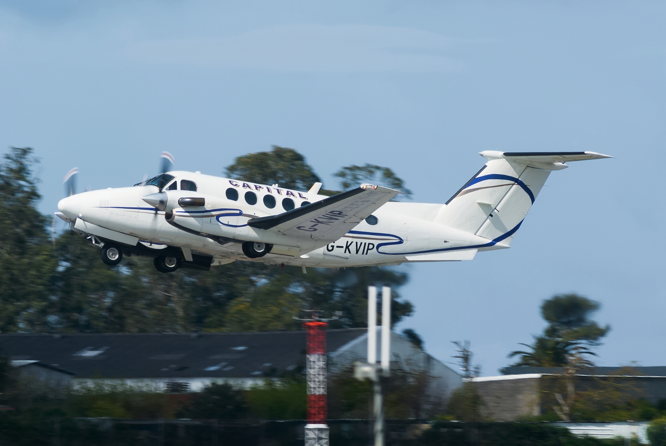 G-KVIP · Beech 200 Super King Air · (OPO / LPPR)