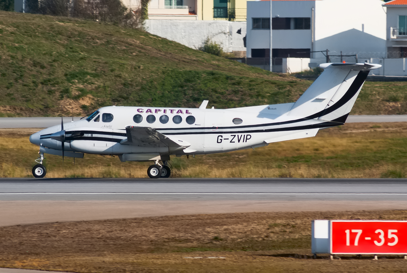 G-ZVIP · Beech 200 Super King Air · (OPO / LPPR)