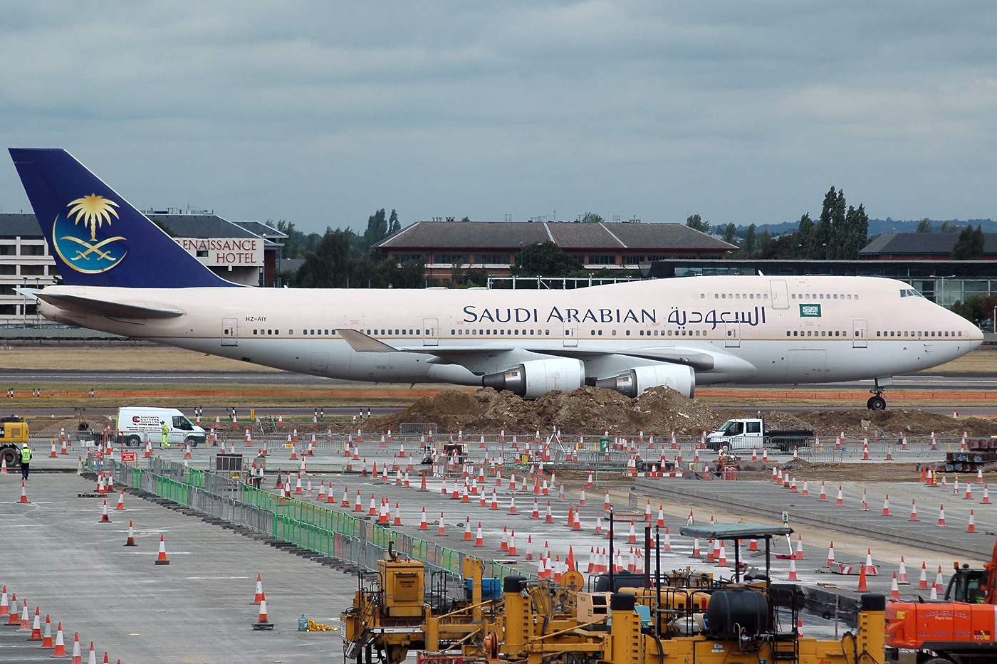 HZ-AIY (cn 28342) Boeing 747-468