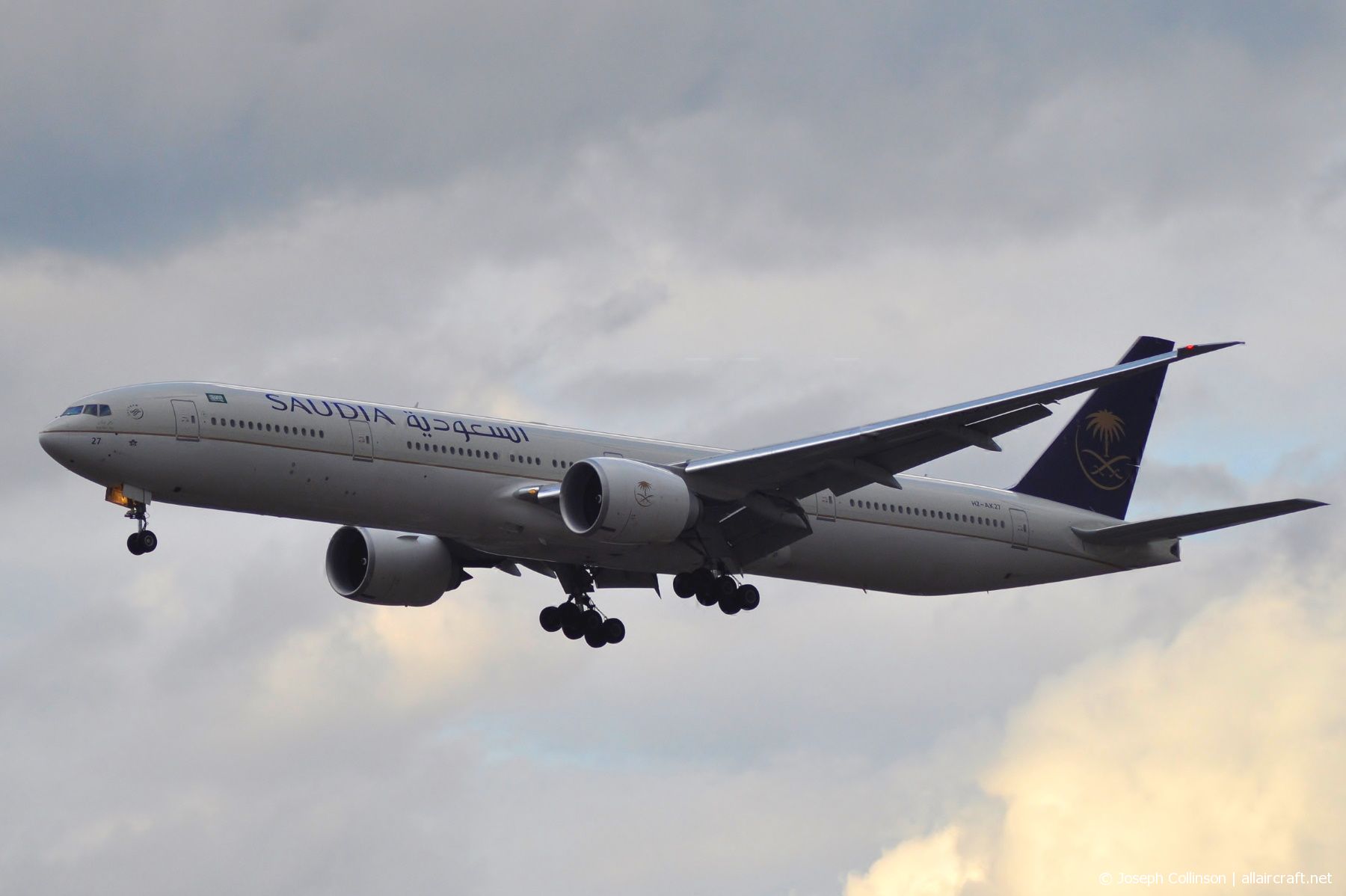 HZ-AK27 (cn 42265) Boeing 777-368ER