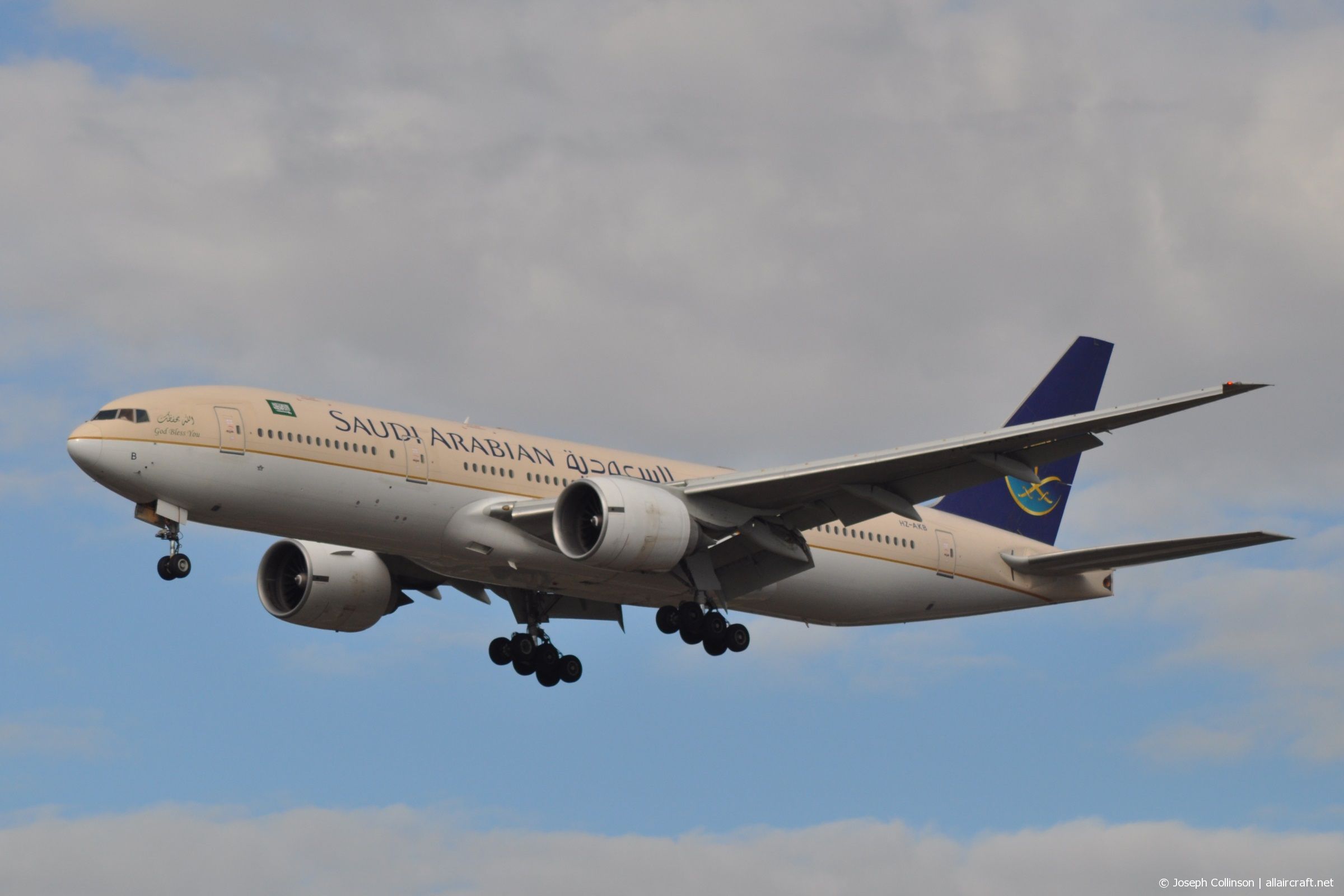 HZ-AKB · Boeing 777-268/ER · (LHR / EGLL)