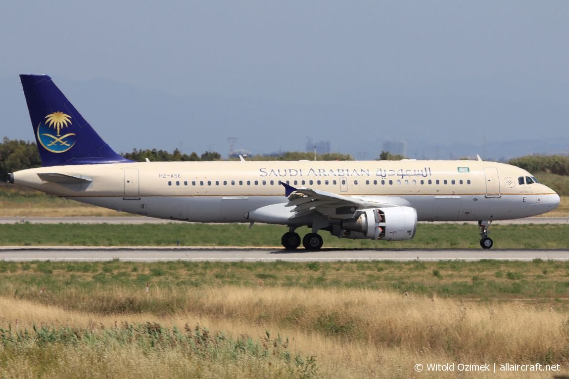 HZ-ASE · Airbus A320-214 · (FCO / LIRF)