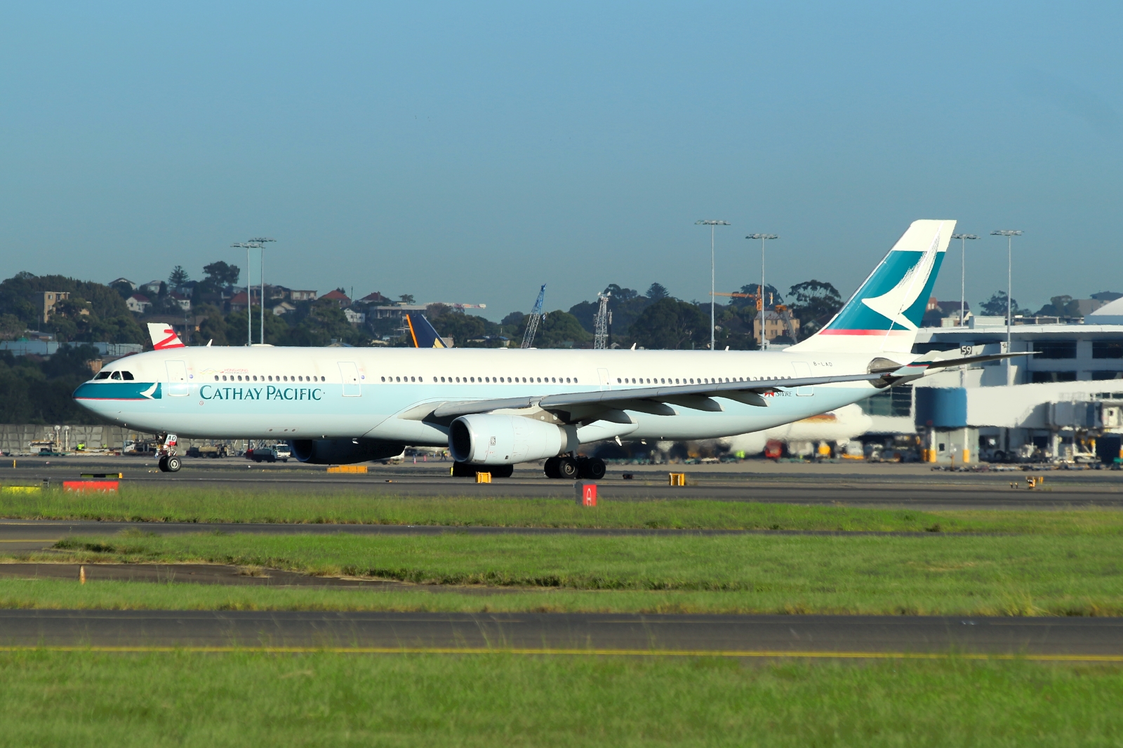 B-LAD · Airbus A330-343X · (SYD / YSSY)