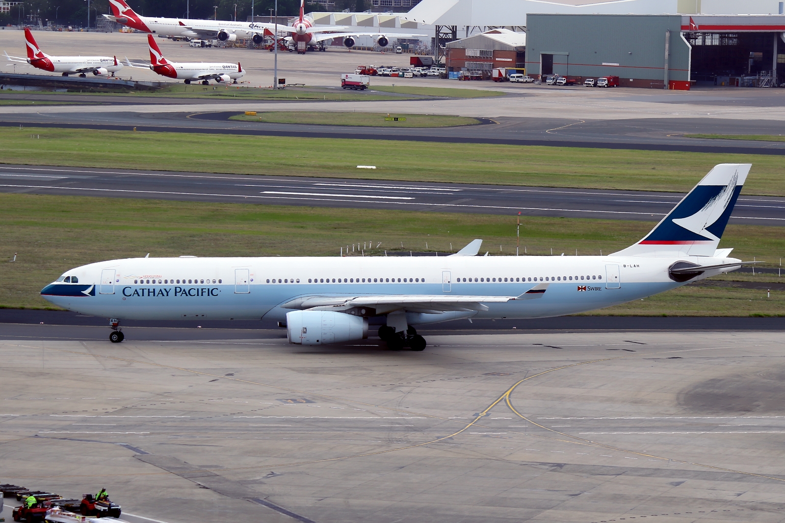 B-LAH · Airbus A330-342 · (SYD / YSSY)