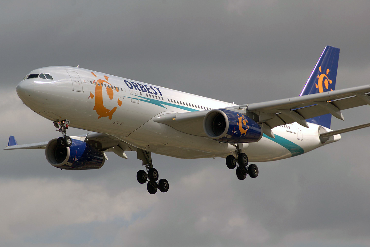 CS-TRA (461) 2002 Airbus A330-243