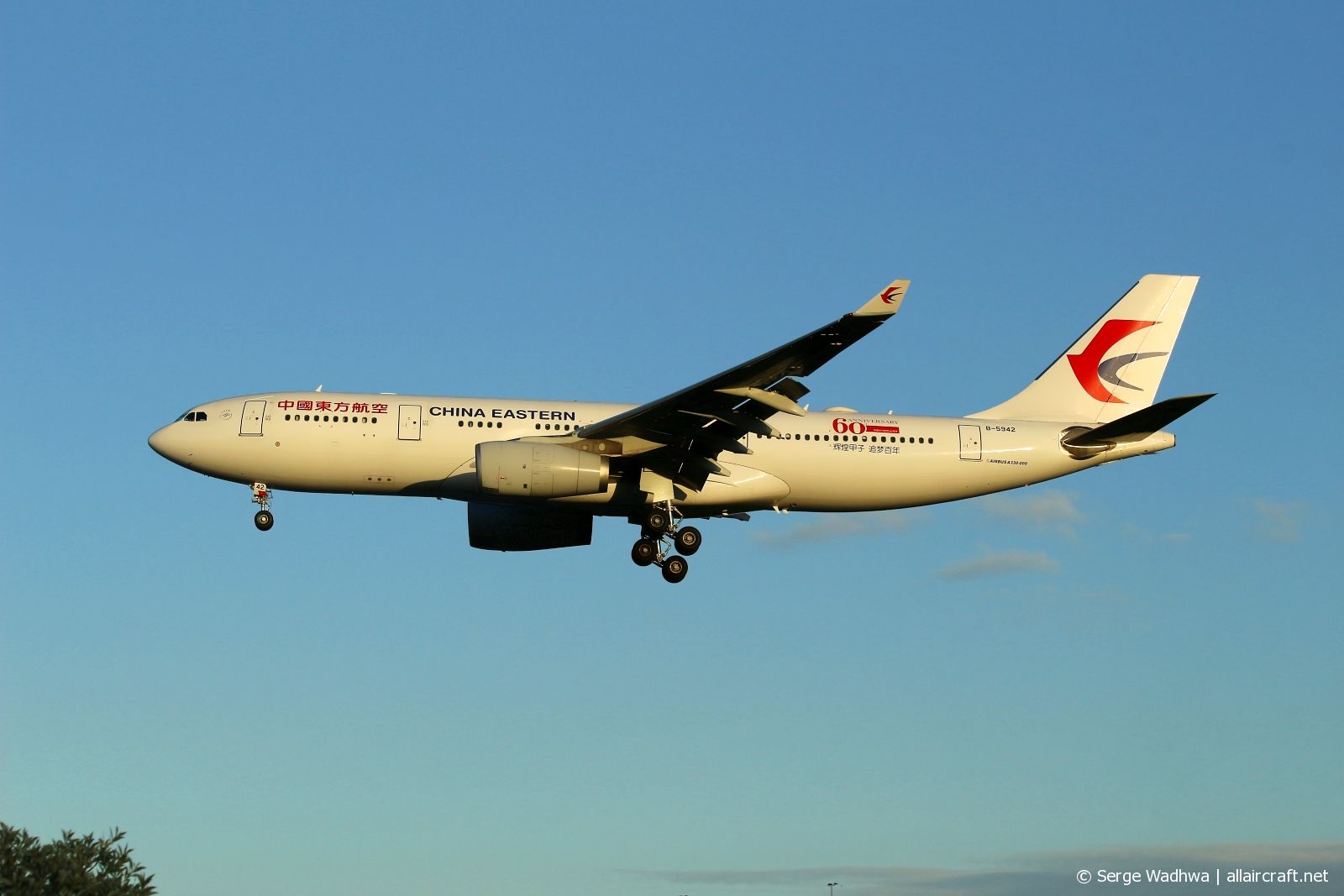 B-5942 · Airbus A330-243 · (SYD / YSSY)