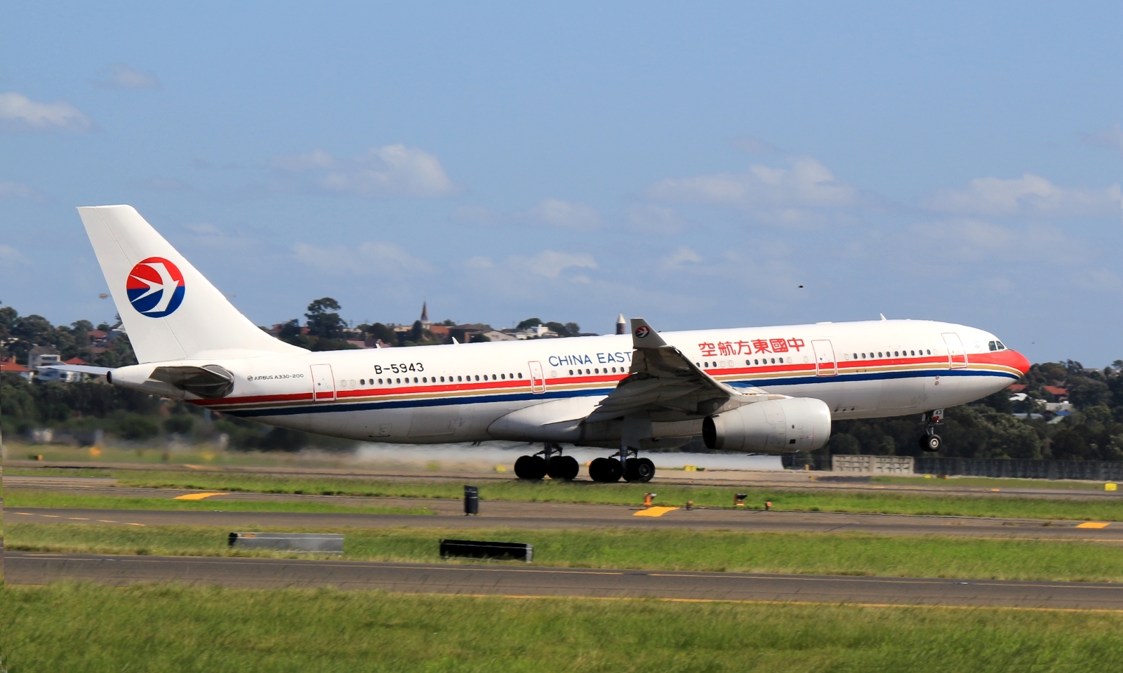 B-5943 · Airbus A330-243 · (SYD / YSSY)