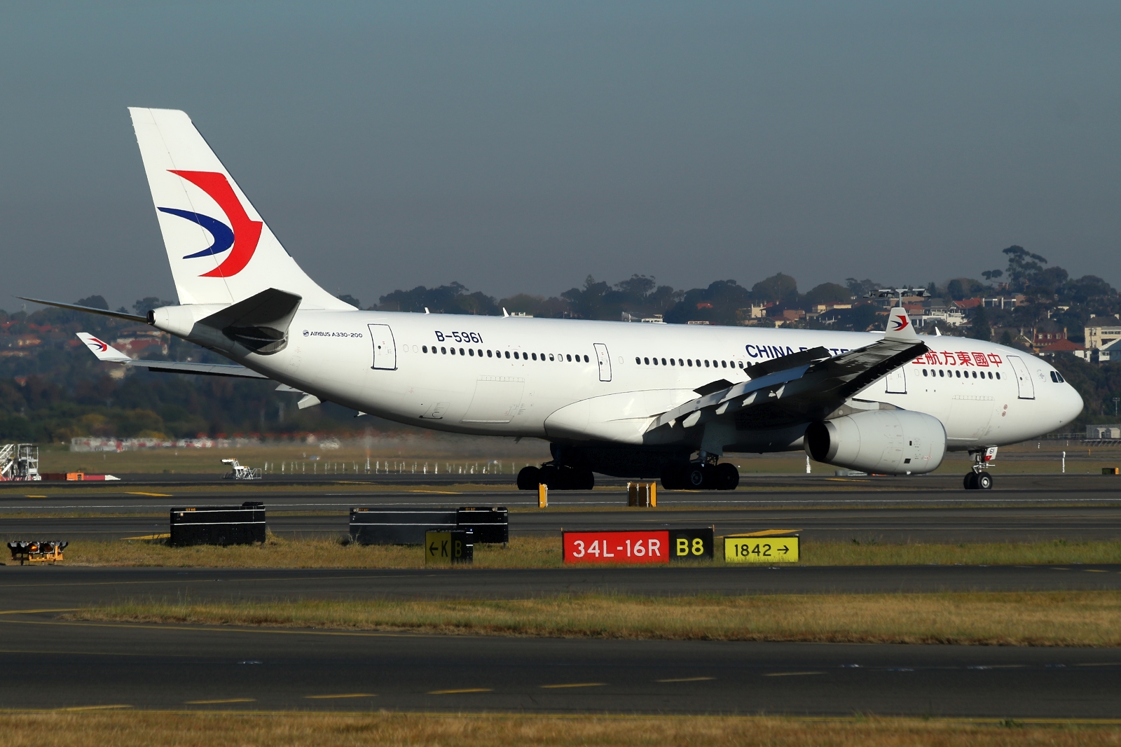 B-5961 · Airbus A330-243 · (SYD / YSSY)