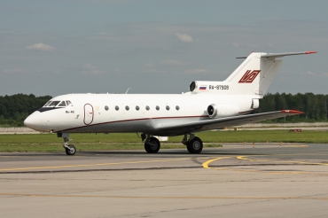 RA-87908 (9721354) Yakovlev Yak-40