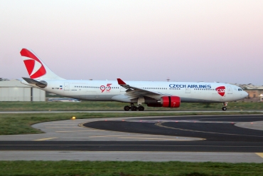 OK-YBA (425) 2001 Airbus A330-323