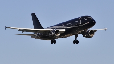 LY-COM (528) 1995 Airbus A320-212