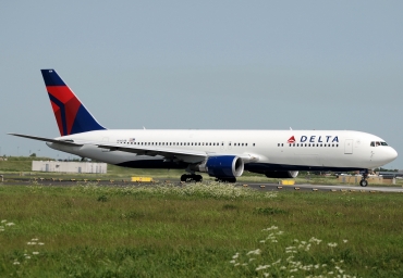 N1604R (30180) 1999 Boeing 767-332(ER)