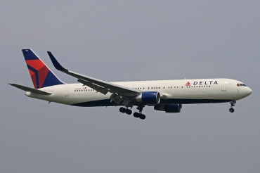 N198DN (cn 28455) Boeing 767-332